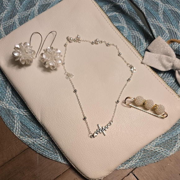 Forever 21 White Cross Body Bag W/ Matching Jewelry Bundle. All Included! - Picture 5 of 7